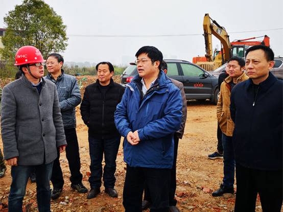 說明: E:\共享文件夾\禾河大道路堤結(jié)合改造工程施工2標(biāo)段\項目進度圖片\領(lǐng)導(dǎo)檢查\2019.2.25水利廳廖瑞釗防汛檢查\未標(biāo)題-1.jpg